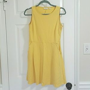 Yellow summer dress w/pockets!
